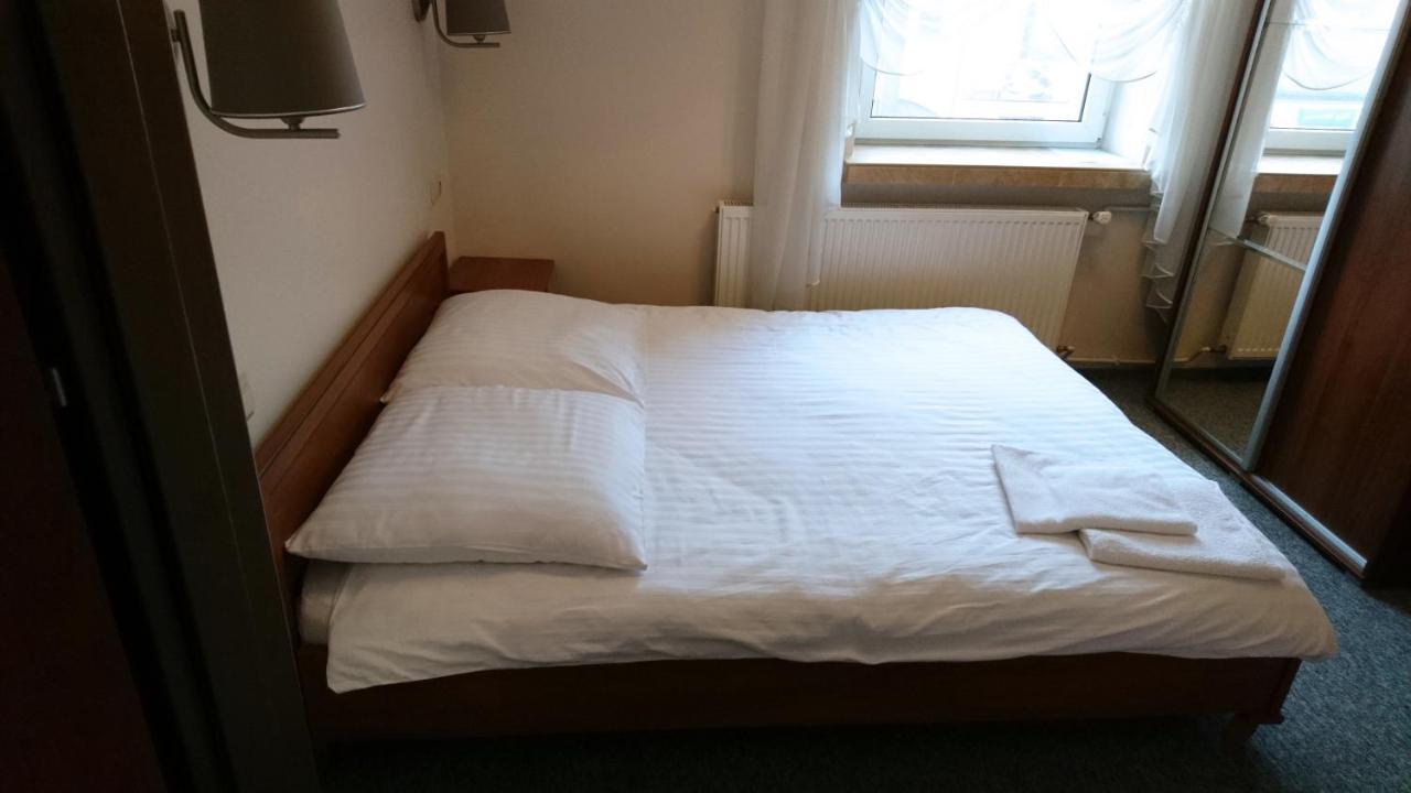 Dom Weselny Wenus Pokoje Hotelowe Przedborz Exteriör bild